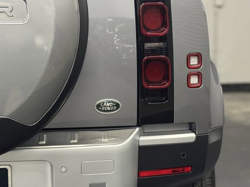 Used 2023 Land Rover Defender 110 S image 15