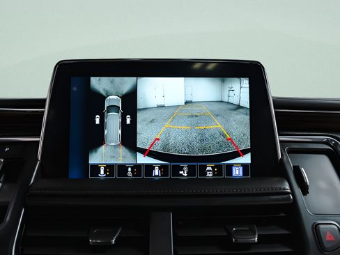 Used 2024 Chevrolet Tahoe High Country AWD/4WD image 15