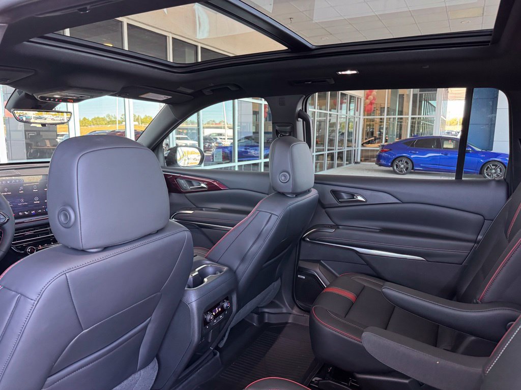 New 2027 Chevrolet Traverse RS w/ LPO, Floor Liner Package FWD image 25