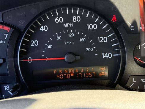 Used 2004 Nissan Titan LE w/ (SAB) Side-Airbag Pkg image 11