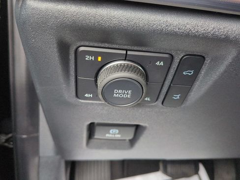 Used 2025 Ford Expedition Max Platinum AWD/4WD image 16