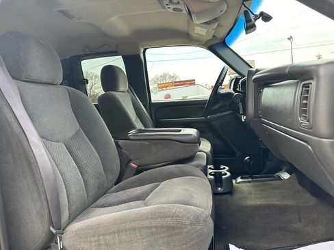 Used 2005 Chevrolet Silverado 2500 LS image 22