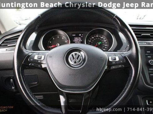 Used 2019 Volkswagen Tiguan SE w/ Panoramic Sunroof Package image 14