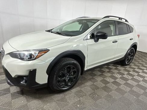 Used 2023 Subaru Crosstrek 2.0i Premium w/ Popular Package #2 AWD/4WD image 7