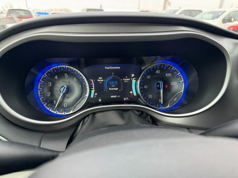 Used 2024 Chrysler Pacifica Touring-L image 23