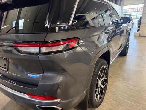 Used 2022 Jeep Grand Cherokee Summit AWD/4WD image 20