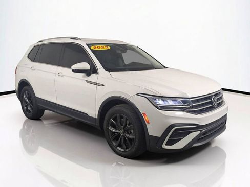 Used 2022 Volkswagen Tiguan SE FWD image 2