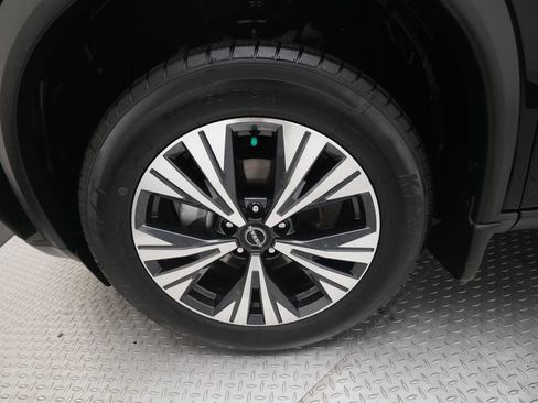 Used 2023 Nissan Rogue SV image 24