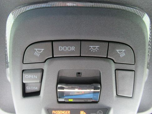 Used 2023 Toyota Crown AWD/4WD image 30