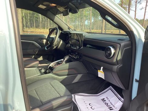 New 2025 Chevrolet Colorado Z71 w/ Technology Package AWD/4WD image 14