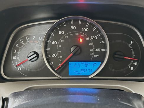 Used 2013 Toyota RAV4 LE FWD image 18