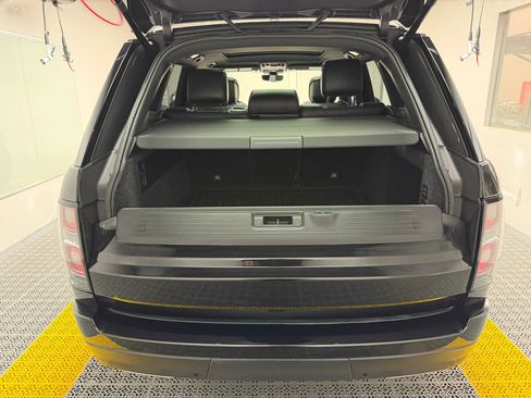 Used 2020 Land Rover Range Rover HSE image 18