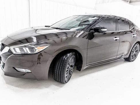 Used 2017 Nissan Maxima Platinum w/ Medallion Package FWD image 2