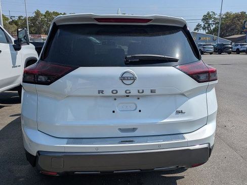 Used 2024 Nissan Rogue SL w/ SL Premium Package image 7