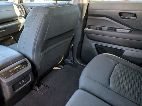 Certified 2025 Nissan Pathfinder SV w/ Black Appearance Package FWD image 35