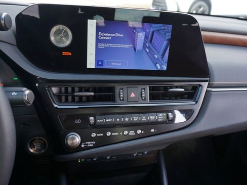 Certified 2024 Lexus ES 350 w/ Premium Package image 16