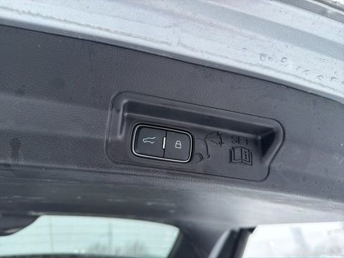 Used 2022 Ford Explorer XLT w/ Equipment Group 202A image 11