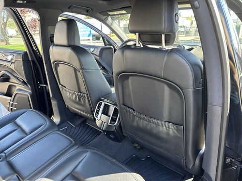 Used 2017 Porsche Cayenne S AWD/4WD image 33