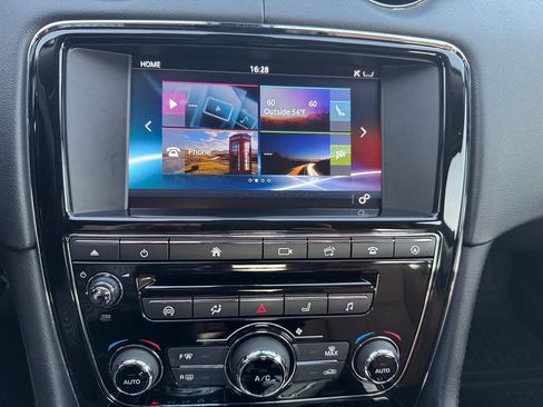 Used 2016 Jaguar XJ R-Sport image 16