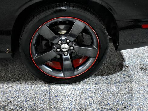 Used 2013 Dodge Challenger SXT image 36