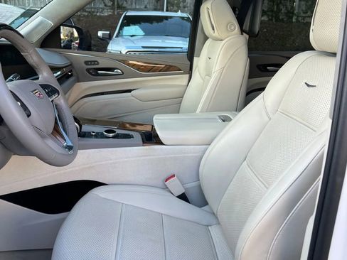 Used 2023 Cadillac Escalade ESV Premium Luxury Platinum image 15
