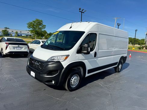 Used 2026 RAM ProMaster 2500 w/ Convenience Group FWD image 2