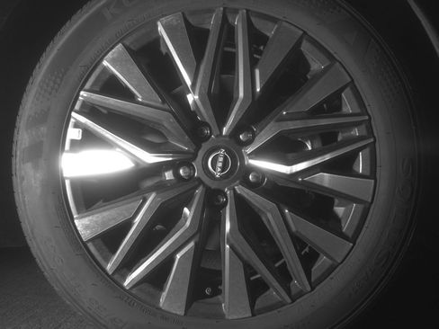 Used 2025 Nissan Altima 2.5 SV FWD image 13