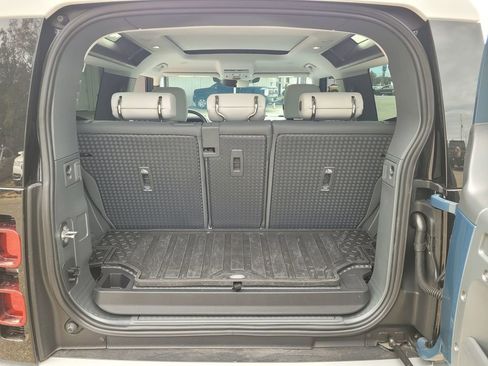 Used 2025 Land Rover Defender 90 S image 30