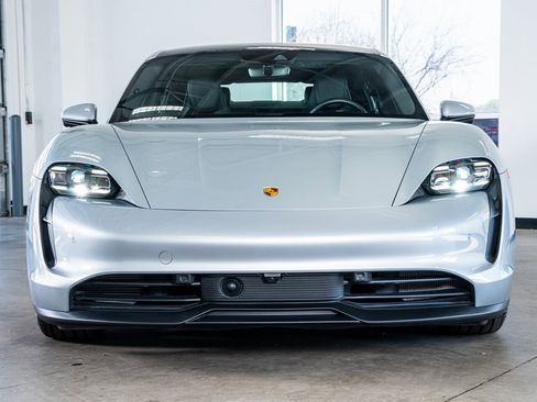 Used 2024 Porsche Taycan image 3