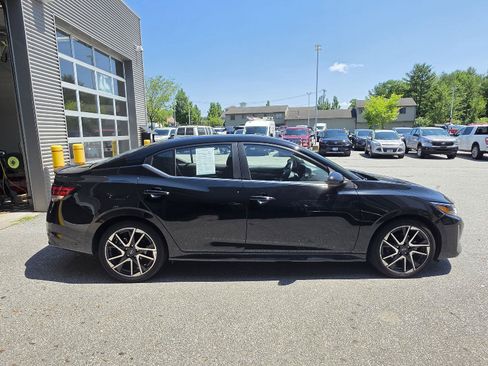 Used 2025 Nissan Sentra SR FWD image 2