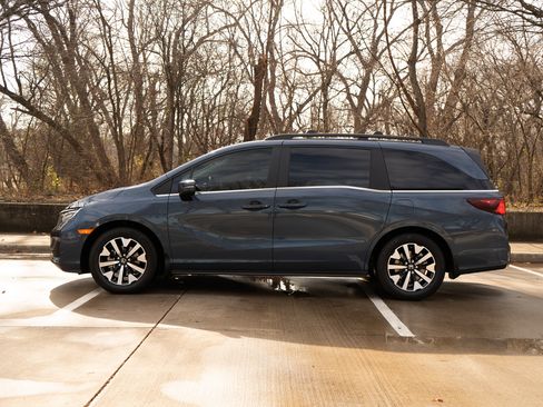 Certified 2026 Honda Odyssey EX-L image 6