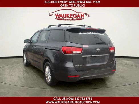 Used 2015 Kia Sedona LX image 5