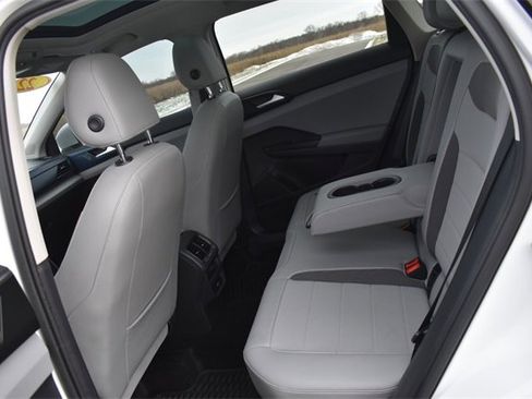 Used 2022 Volkswagen Taos SE image 20