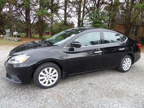 Used 2017 Nissan Sentra SV FWD image 1