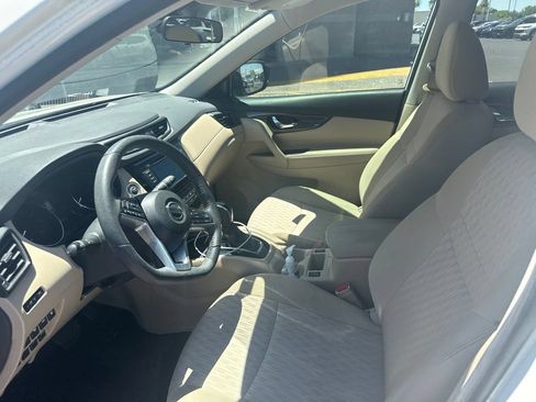Used 2020 Nissan Rogue SV w/ Premium Package FWD image 3