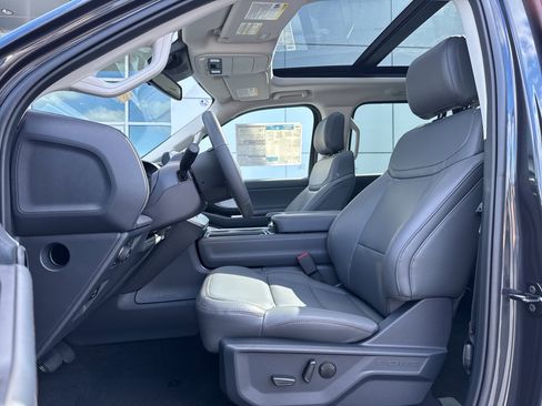 New 2025 Ford Expedition Active image 5