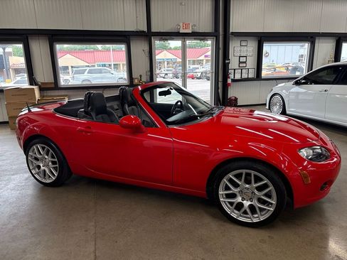 Used 2006 MAZDA MX-5 Miata Grand Touring RWD image 21