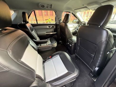 Used 2022 Ford Explorer XLT w/ Equipment Group 202A AWD/4WD image 10