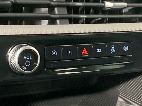 Used 2025 Ford Explorer Active image 17