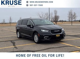Used 2023 Chrysler Pacifica Touring-L video 1