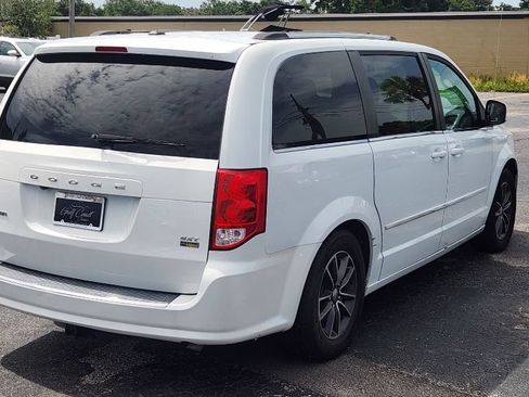 Used 2017 Dodge Grand Caravan SXT FWD image 6