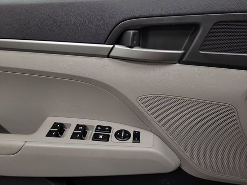 Used 2018 Hyundai Elantra SE w/ Cargo Package image 17