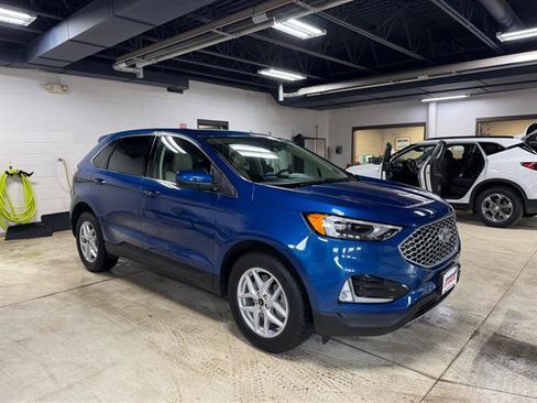 Used 2024 Ford Edge SEL w/ Convenience Package AWD/4WD image 3