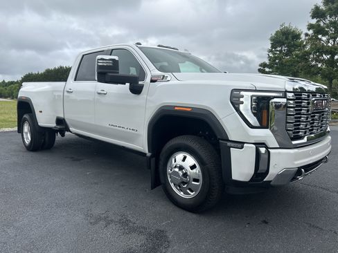 Used 2025 GMC Sierra 3500 Denali w/ Denali Reserve Package AWD/4WD image 2