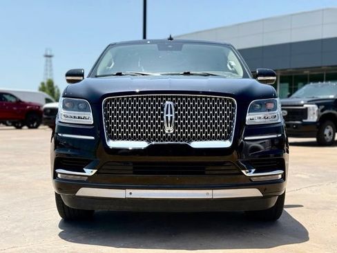 Used 2021 Lincoln Navigator L Reserve w/ Luxury Package AWD/4WD image 3