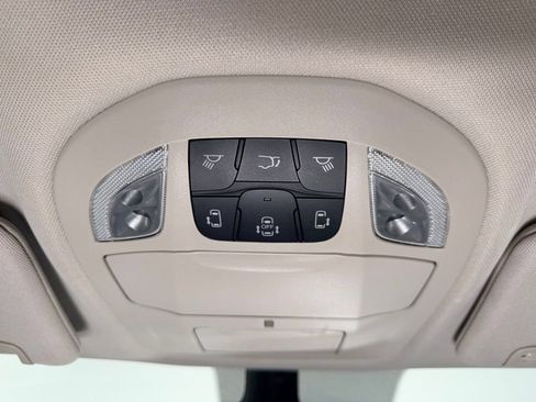 Used 2024 Chrysler Pacifica Touring-L FWD image 14