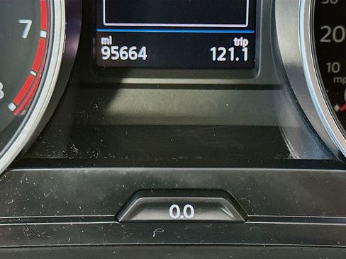 Used 2019 Volkswagen Tiguan SE AWD/4WD image 15