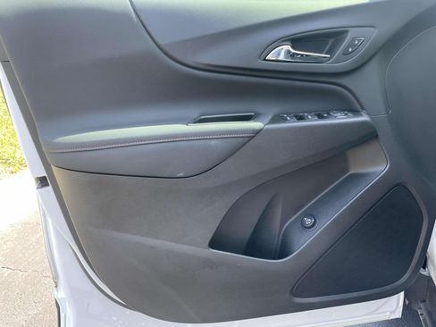 Used 2023 Chevrolet Equinox RS FWD image 16