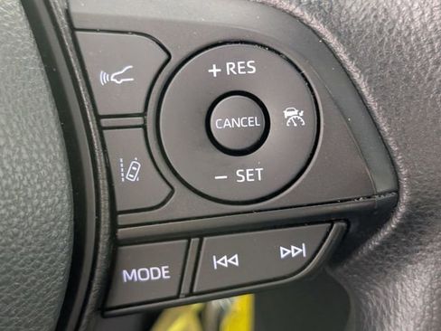 Used 2022 Toyota RAV4 LE image 15