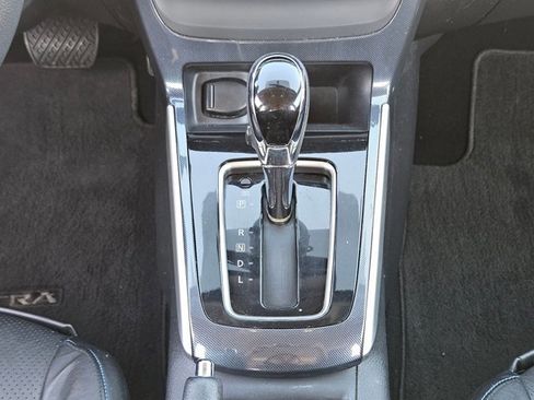 Used 2017 Nissan Sentra SR w/ SR Premium Technology Package image 12